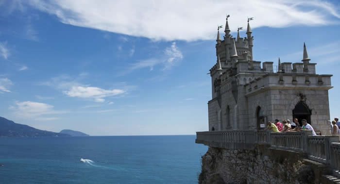 “Krim ist Russland, Kosovo ist Serbien” – Serbische Delegation